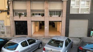 Local commercial  Calle ruperto chapi. Local en venta en elche