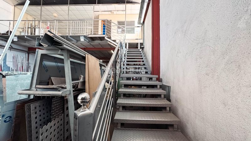 Foto a4126ef5-2941-4fdc-8130-0c88f72d3e19. Nave industrial venta de nave industrial en calle castelló 12, junto al cc la marina en Finestrat