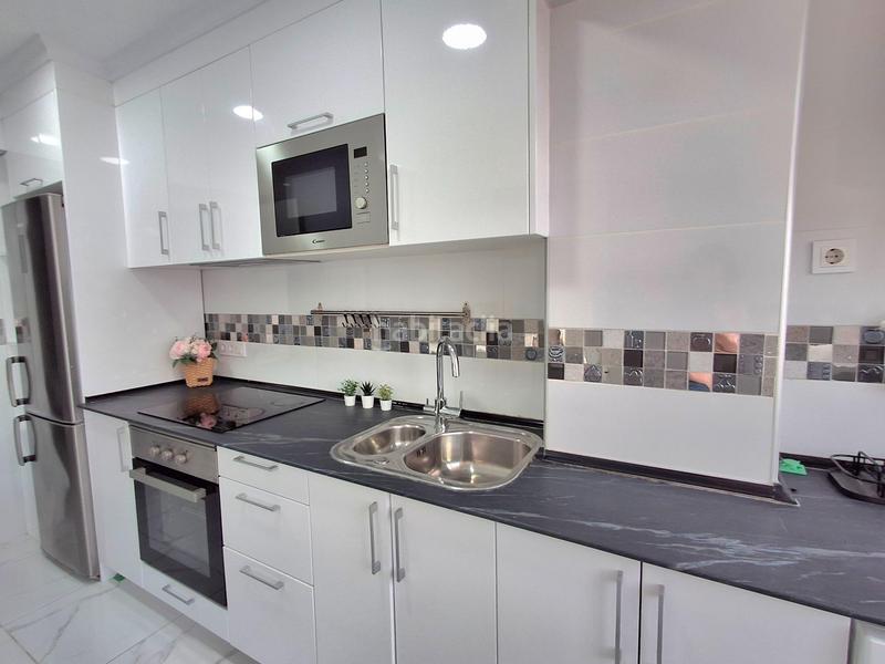 Foto 016ddb63-1aad-4750-b83d-be57a5eec319. Alquiler apartamento piso reformado céntrico al lado del mar en Torrevieja
