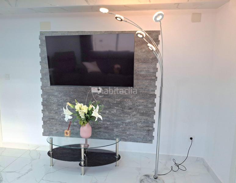 Foto 1d90b689-e559-4085-b4eb-94833da4213f. Alquiler apartamento piso reformado céntrico al lado del mar en Torrevieja