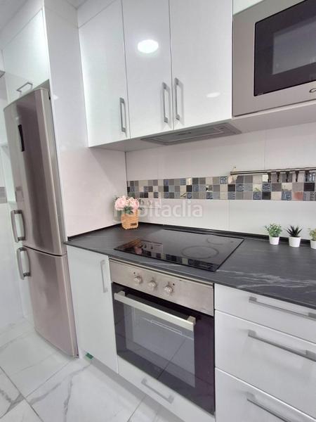 Foto 3018ad53-9775-4889-9789-fac0fddc08a6. Alquiler apartamento piso reformado céntrico al lado del mar en Torrevieja