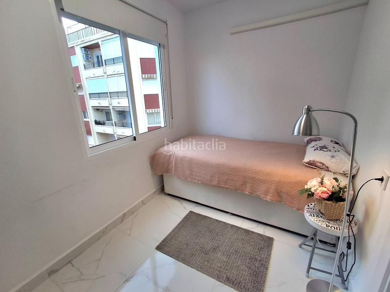 Foto 8c090e63-e072-46da-a7ae-2d59a03d2840. Alquiler apartamento piso reformado céntrico al lado del mar en Torrevieja