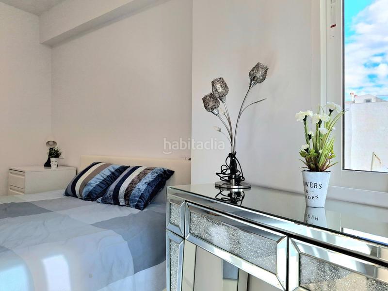 Foto 98ccbec6-67bd-4944-b5fa-21f74a9118f4. Alquiler apartamento piso reformado céntrico al lado del mar en Torrevieja