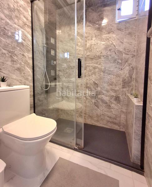 Foto 9c82c87c-cd4a-4a54-807e-099a5ca234fd. Alquiler apartamento piso reformado céntrico al lado del mar en Torrevieja