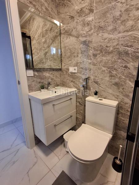 Foto e7766874-1e5f-47c9-9ec4-0d505f35bc90. Alquiler apartamento piso reformado céntrico al lado del mar en Torrevieja