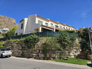 Miete Reihenhaus in Golf Bahía. Alquiler de chalet amueblado en zona residencial en finestrat