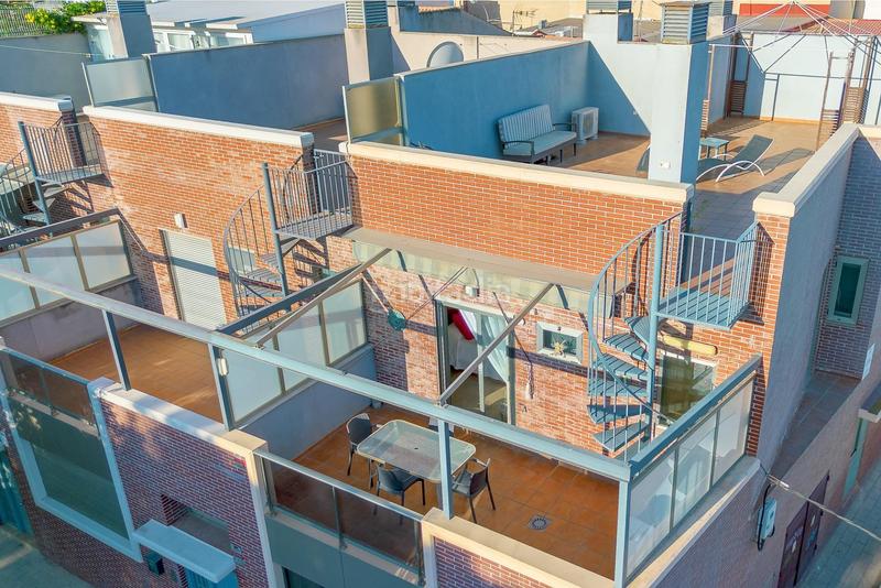 Foto d4b61ec8-06f9-40eb-a830-17b401637c0f. Casa a schiera con parcheggio in Garbinet - Parque de las Avenidas Alicante