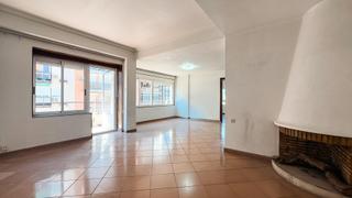 Pis  Rambla de méndez núñez. Amplia vivienda en el centro de alicante