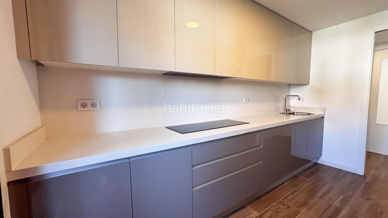 Foto d21bcf32-a1ad-481a-86dc-d6f027dab17f. Alquiler apartamento  en alquiler anual con piscina y seguridad a 200 metros de la playa del arenal jávea en Xàbia