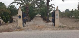 Casa a Carretera virgen del camino 5. Casa de campo a 7 km. de orihuela ,de 292 metros cuadrados