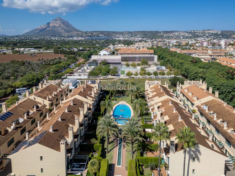 Foto a053f48c-a07f-492e-97a0-d1f08ed8081e. Casa adossada amb calefacció aparcament piscina a Xàbia