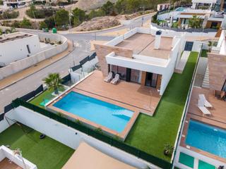 Chalet  Brasil. Impresionante chalet en esquina