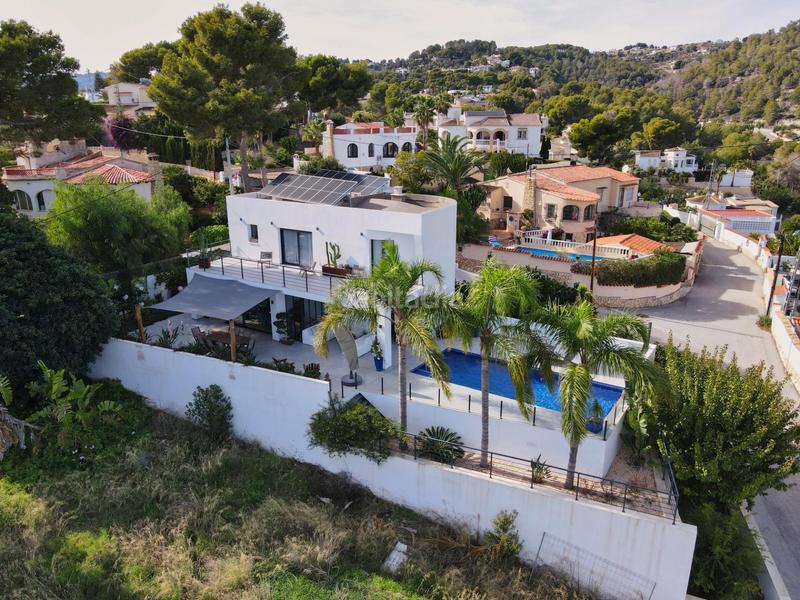 Foto 4ce9abfd-6af9-453c-a34e-3c0f62a99886. Chalet in calle roget el 6 in Cala Advocat-Baladrar Benissa