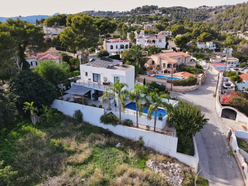 Foto fc323d9d-7ef7-4e61-8762-74aa0cf83c4c. Chalet in calle roget el 6 in Cala Advocat-Baladrar Benissa