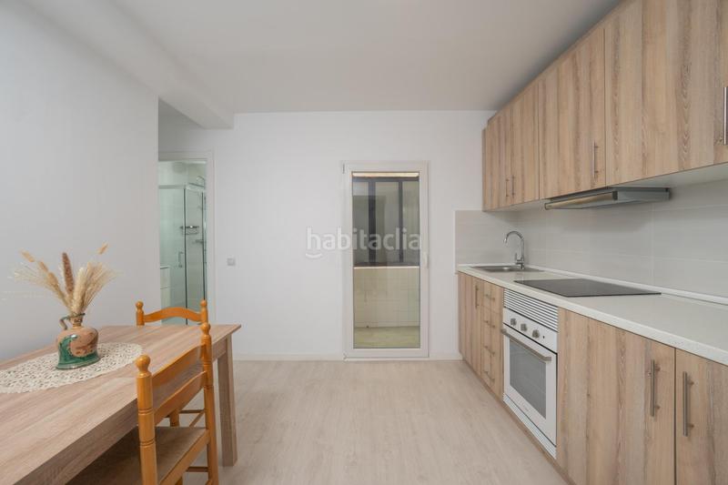 Foto 5b7ffd7d-a7bd-4486-9561-f562edcf6ec3. Pis a Campello Playa Campello (el)