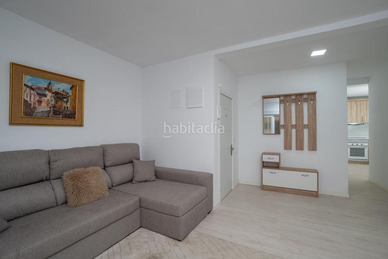 Foto 6ece5d15-9fc4-43e4-910e-addf923df63f. Pis a Campello Playa Campello (el)