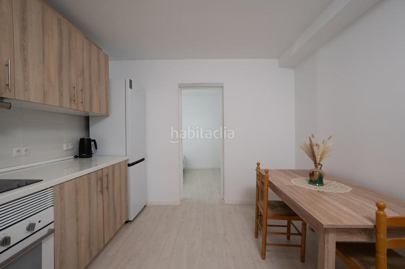 Foto c6b86a3e-4050-4931-911a-bddb601a0695. Pis a Campello Playa Campello (el)