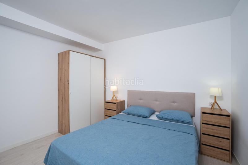 Foto c6fac5b2-2cbc-447b-b937-400e16b03b17. Pis a Campello Playa Campello (el)