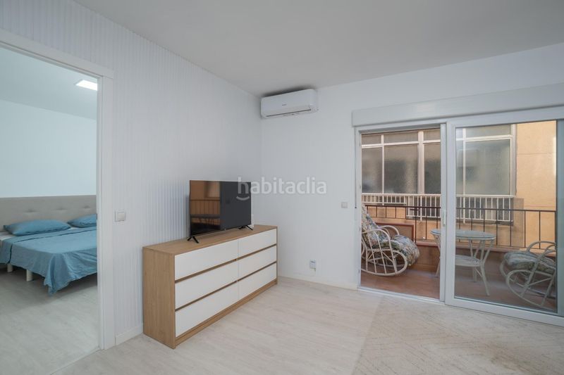Foto f2dfa301-cc09-4666-90d2-50893f861503. Pis a Campello Playa Campello (el)