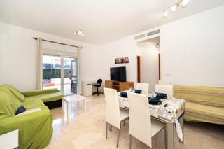 Lloguer Apartament a La Nucia Pueblo. Apartamento soleado con terraza privada y acceso directo a pisci