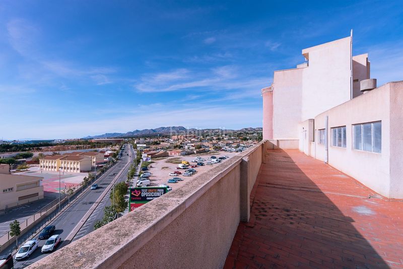 Foto 420b1fc7-b1ee-4e17-ac6b-e0e6f771092d. Pis a Reina Victoria - Miguel Hernández Elche / Elx