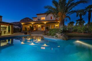 Chalet in Partida Tosal - Zona dels Castellans. Villa zewy gran villa mediterránea con vistas al montgó en caste