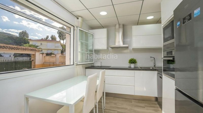 Foto d5ca54c5-d06b-495b-94fb-d2530a9cd260. Xalet amb aparcament a Pueblo Acantilado-Lanuza Campello (el)