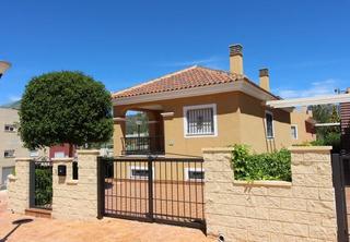 Chalet in Romana (la). Independiente en la romana