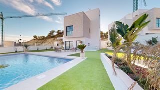 Chalet in Balcón de Finestrat-Terra Marina. Independiente en finestrat