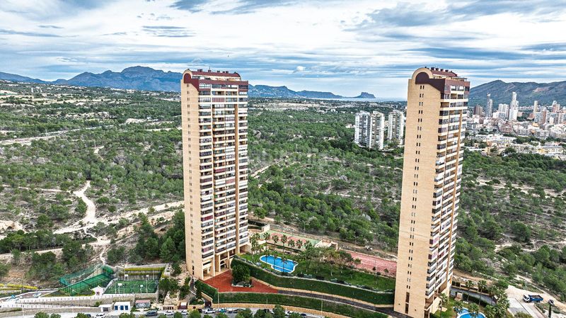 Foto f4d9f1c7-8a93-49ce-8174-784ba2117685. Pis amb calefacció aparcament piscina a Via Parque Benidorm