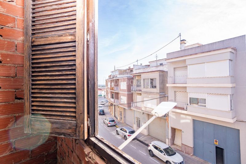 Foto bf8ee4d4-6aeb-49d2-a9d6-577d4fab6eac. Edificio  en construcción en venta , alicante en Pego