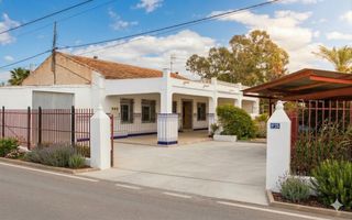 Bauernhof  Calle de las casillas. Finca con casa, apartamento y naves junto a la ap7 infraestructu