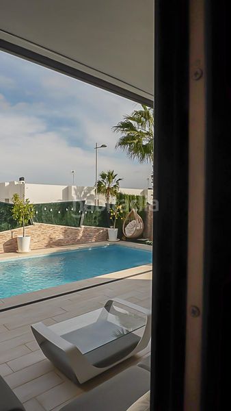 Foto eebad362-bd48-4127-8b14-b4cde078f4cc. Casa amb calefacció aparcament piscina a balcón de Finestrat-terra marina Finestrat