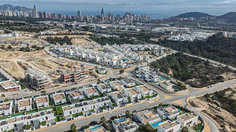 Foto fa799f31-1bed-4ffb-9554-212549802a4d. Casa amb calefacció aparcament piscina a balcón de Finestrat-terra marina Finestrat