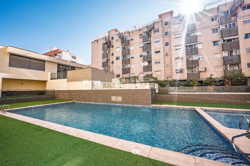 Foto 02e905cb-ef03-4487-aab8-86c1d3f9edd8. Àtic amb calefacció aparcament piscina a Garbinet - Parque de las Avenidas Alicante
