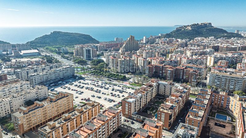Foto 63a0bef7-bc6c-48f2-aab5-2a84f9c1d9b2. Àtic amb calefacció aparcament piscina a Garbinet - Parque de las Avenidas Alicante