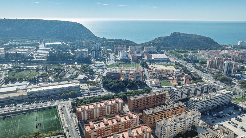 Foto ae1ba82f-731a-4ac1-af5e-f6ab997550cd. Àtic amb calefacció aparcament piscina a Garbinet - Parque de las Avenidas Alicante