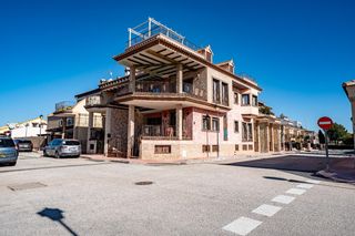 Haus  Calle de vicente blasco ibáñez. Chalet adosado en daya nueva con piscina comunitaria