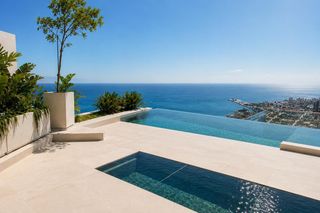 Terreno residencial en El Faro. Parcela urbana en cullera con vistas al mar  proyecto residencia