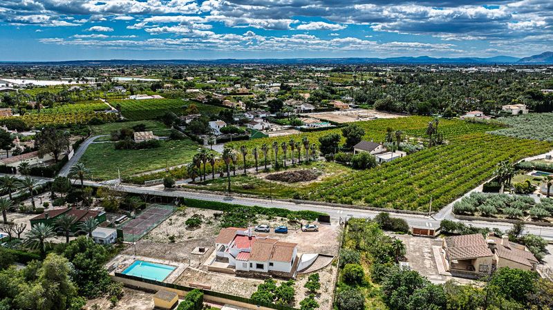 Foto b90dc07a-b73f-4b9e-adbd-f4739a321e75. Casa amb aparcament piscina a Alzabares Elche / Elx