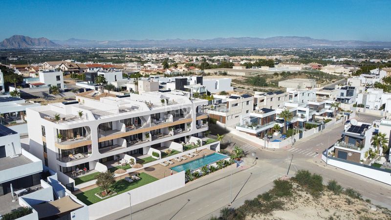 Foto f3b2e155-723d-4e2f-b368-517bfd1b7b28. Apartament amb piscina a Benijófar