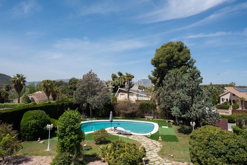 Foto 6894c0b6-a272-4f96-aeb6-4882bffdea47. Xalet amb aparcament piscina a Petrer