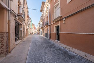 Semi detached house  Carrer conill. Atención inversores! planta baja céntrica en ibi con sótano xxl