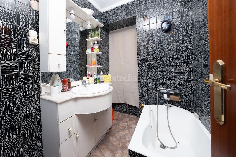 Foto 8accbdc1-7b43-4a43-90ca-ee44d7a17889. Casa adossada a Ibi