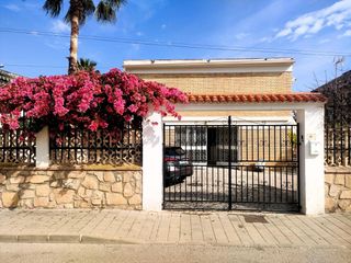 Alquiler Casa en Platja de Torres. Un refugio de paz entre nísperos y el azul del mediterráneo en v