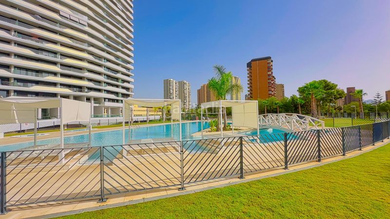 Foto d2052174-178f-48d2-877c-6c1d21018523. Pis amb aparcament piscina a Playa Poniente Benidorm