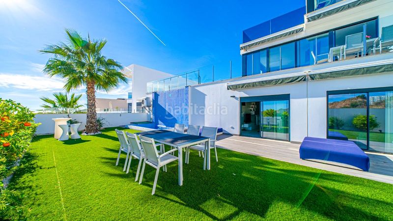 Foto 6c6005c1-0494-4a79-b02c-30c71352f670. Casa adossada amb calefacció aparcament piscina a Finestrat