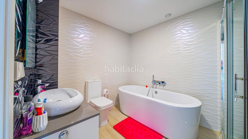 Foto e295c9c8-74d5-43fe-86e5-a260e994c610. Casa adossada amb calefacció aparcament piscina a Finestrat