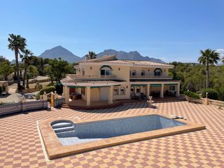 Maison à Pueblo-Ubanizaciones. Lujosa finca con impresionantes vistas y amplias comodidades