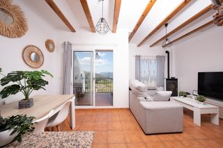 Semi detached house in Ador. Chalet con potencial de 2 viviendas y acceso independiente en mo